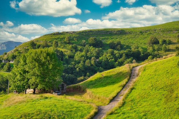 prachtige landschappen in de pasiegos valleien cantabrië