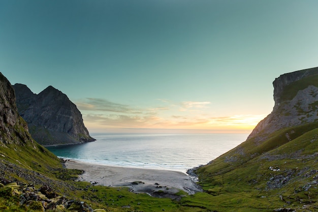 Prachtige landschappen op de Lofoten-eilanden, Noord-Noorwegen. Zomerseizoen.