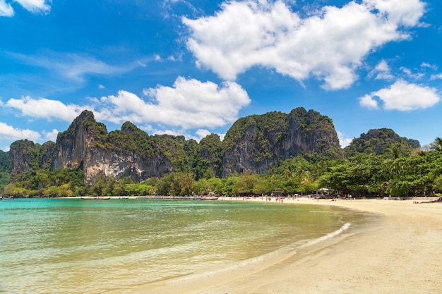 Prachtige natuur op railay beach, krabi, thailand