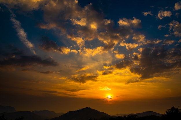 Prachtige natuur zonsondergang