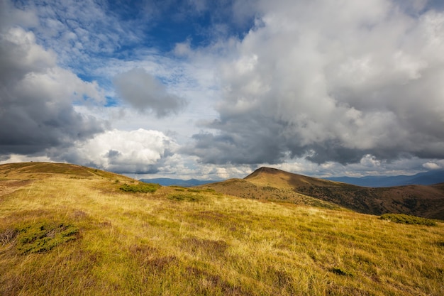 Prachtige natuurlijke landschappen in de karpaten