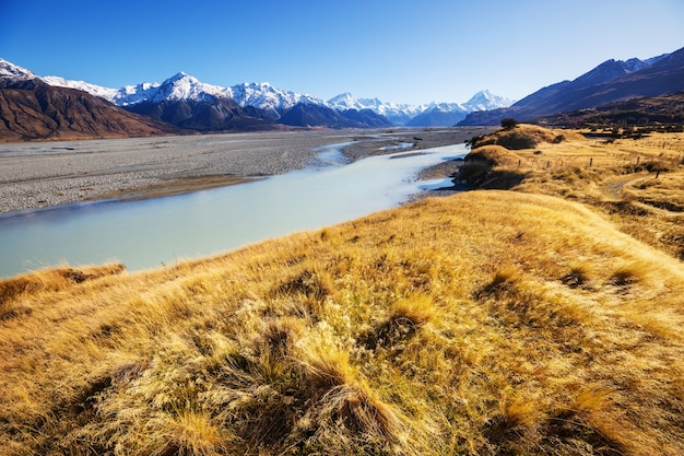 Prachtige natuurlijke landschappen in mount cook national park, south island, nieuw-zeeland