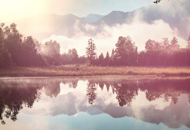 Foto prachtige natuurlijke landschappen - mt cook reflectie in lake matheson, south island, nieuw-zeeland