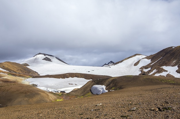 Prachtige natuurlijke omgeving op het wandelpad van Landmannalaugar in IJsland