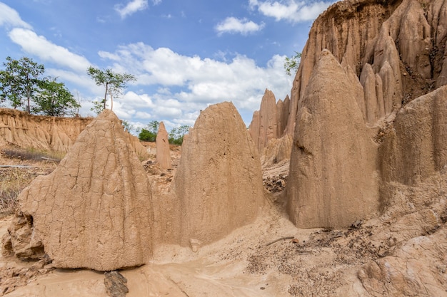 Prachtige natuurlijke structuren van Sao Din Na Noi in Si Nan National Park, Nan, Thailand