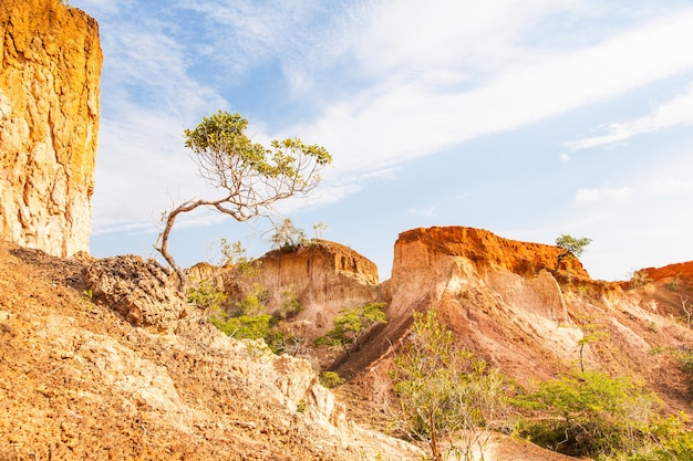 Prachtige oranje kleuren bij zonsondergang in Marafa Canyon - zei ook The Hell's Kitchen. Malindi-regio, Kenia