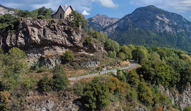 Prachtige serpentine Lacets de Montvernier bovenaanzicht Frankrijk