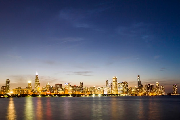 Prachtige skyline van Chicago bij zonsondergang Illinois USA