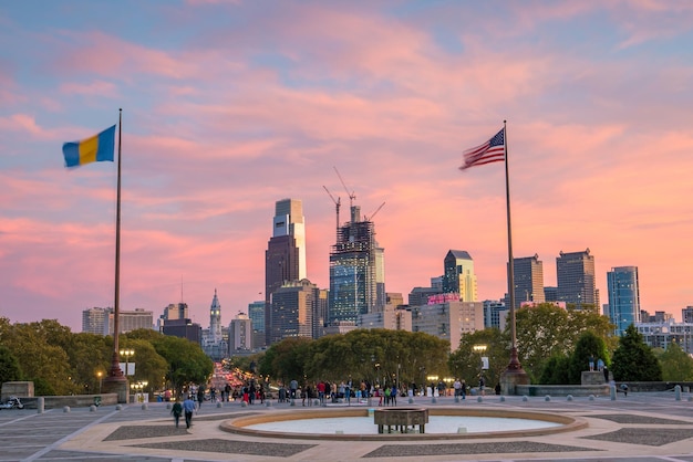 Prachtige skyline van Philadelphia bij zonsondergang in de VS