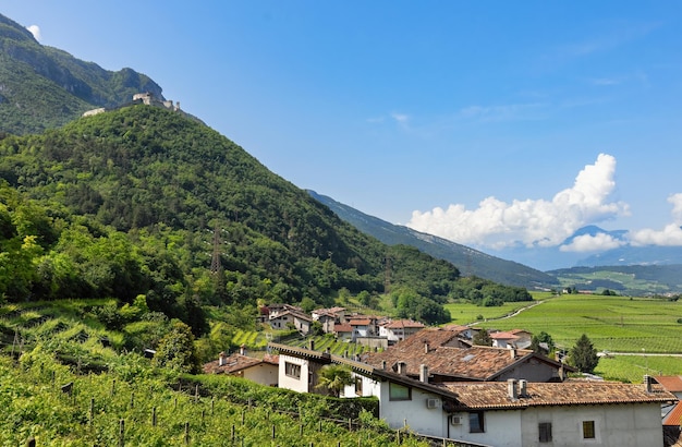 prachtige stad Besenello in de regio Trento, Noord-Italië