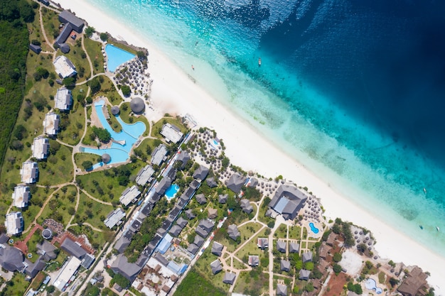 prachtige tropische eiland Zanzibar luchtfoto. zee in het strand van Zanzibar, Tanzania.