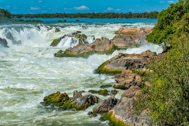 Prachtige waterval in Laos