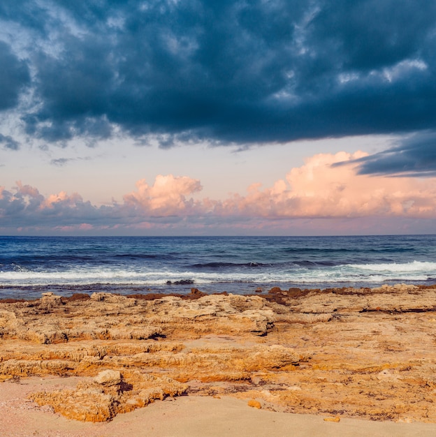 Prachtige zee landschap op oceaan strand