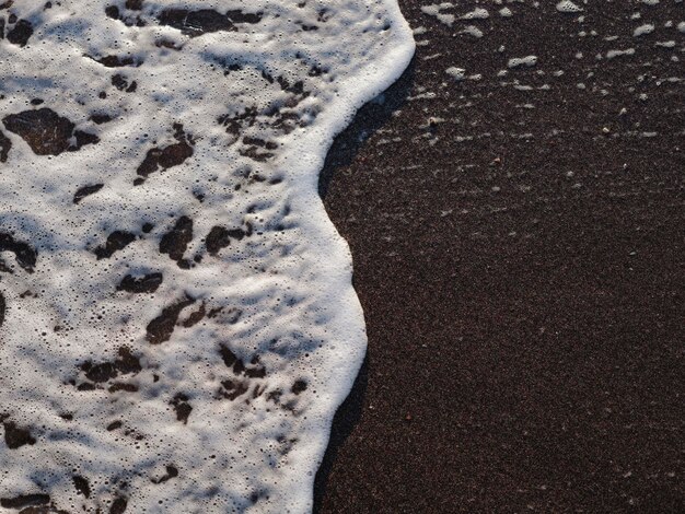 Prachtige zeegolven op het strand