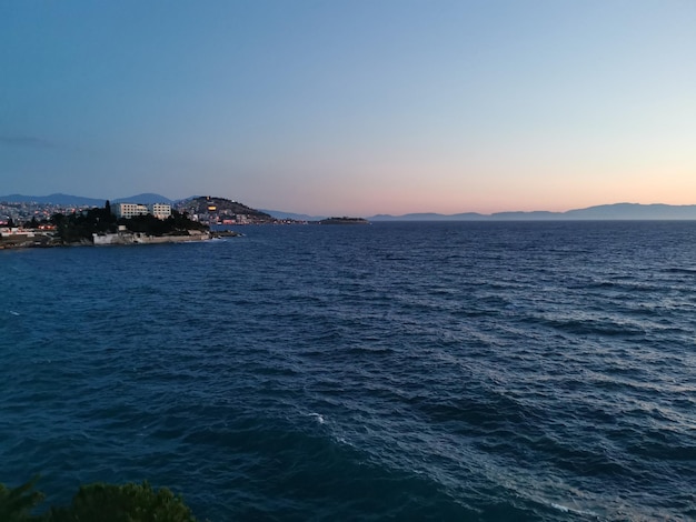 Prachtige zonsondergang boven de Egeïsche Zee