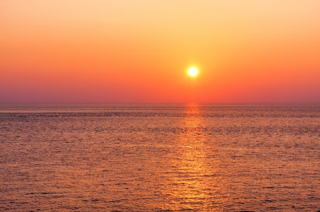 Prachtige zonsondergang in het geel