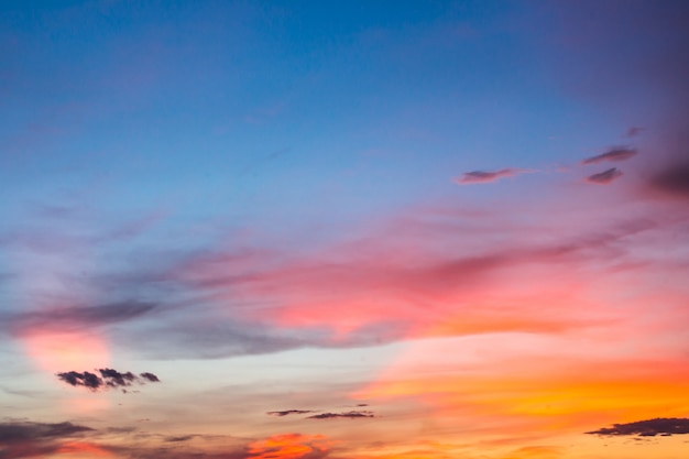 prachtige zonsondergang voor natuurlijke achtergrond