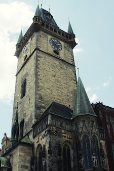 Praga, repubblica ceca - vista della piazza e dell'orologio astronomico