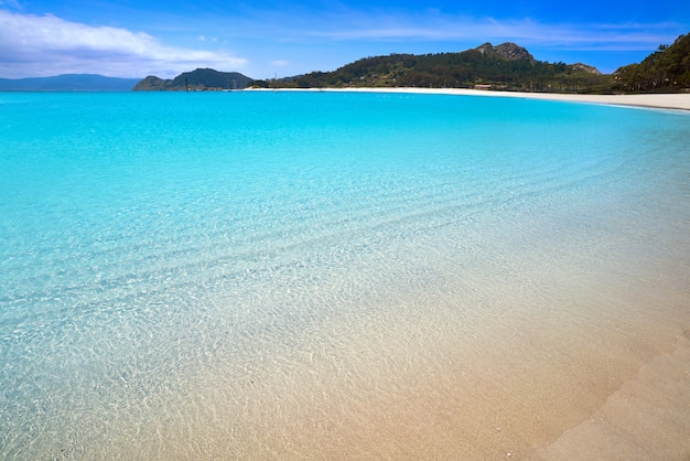 Praia de rodas-strand in het eiland van islas cies van vigo