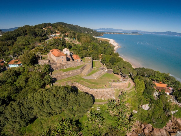 Praia do Forte in Florianopolis Een zicht op het kasteel