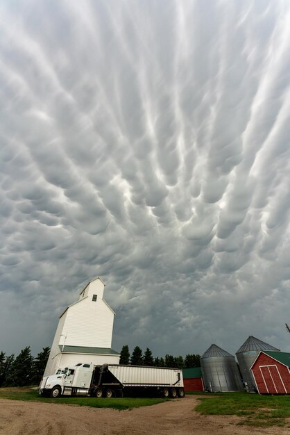 Photo prairie storm clouds mammatus