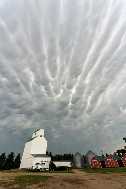 Photo prairie storm clouds mammatus