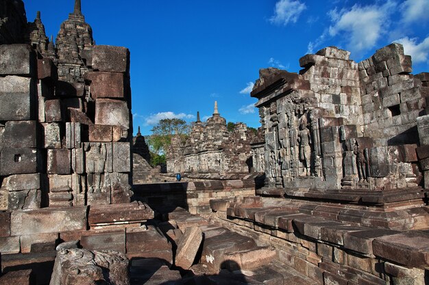 Prambanan은 인도네시아 자바 족자카르타에 있는 힌두교 사원입니다.