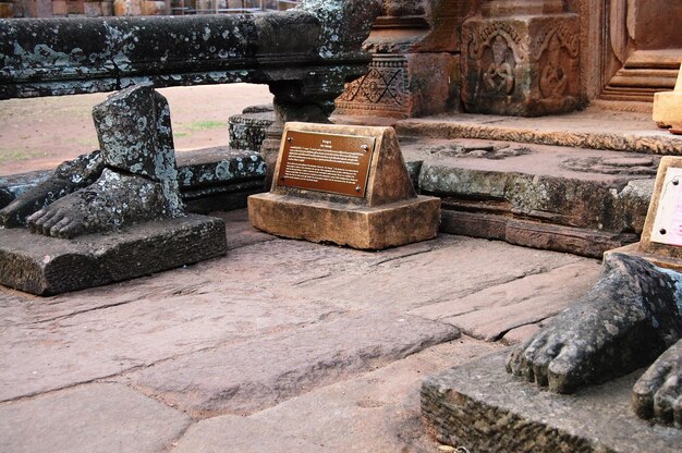 Prasat Hin Phanom Rung Stone Castle Sanctuary 건물 태국인 여행자를위한 Phanom Rung Historical Park의 크메르 힌두 사원 스타일 여행자 여행 Buriram에서 2011 년 3 월 6 일 Buri Ram Thailand