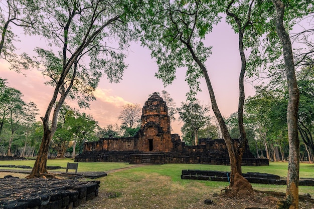 Prasat Muang Sing zijn oude ruïnes van de Khmer-tempel in het historische park