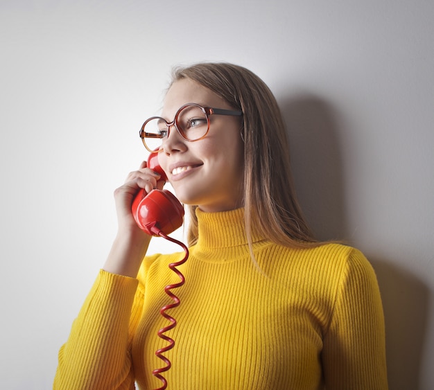 Praten op een rode telefoon