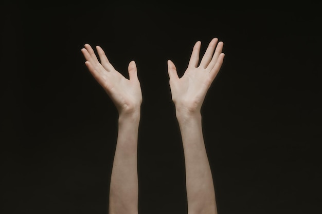 Photo praying hands to god in the dark. woman hands reaching out to god or for help in barokko style