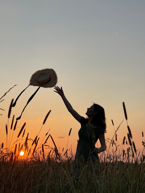 Foto gravidanza nell'ombra del tramonto