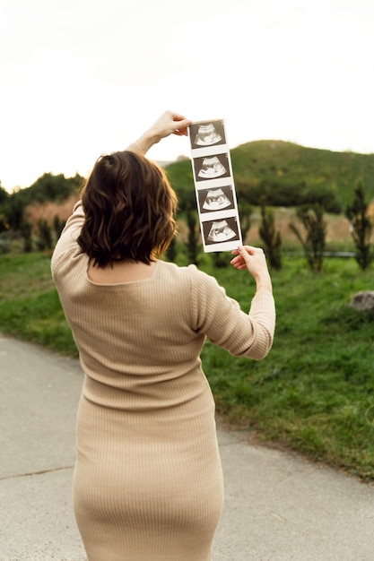 Pregnant couple