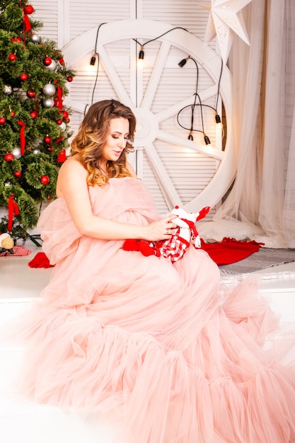 写真 妊娠中の女性のクリスマスの背景