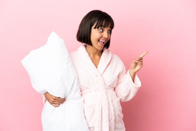 Pregnant woman in pajamas isolated on pink background intending to realizes the solution while lifting a finger up