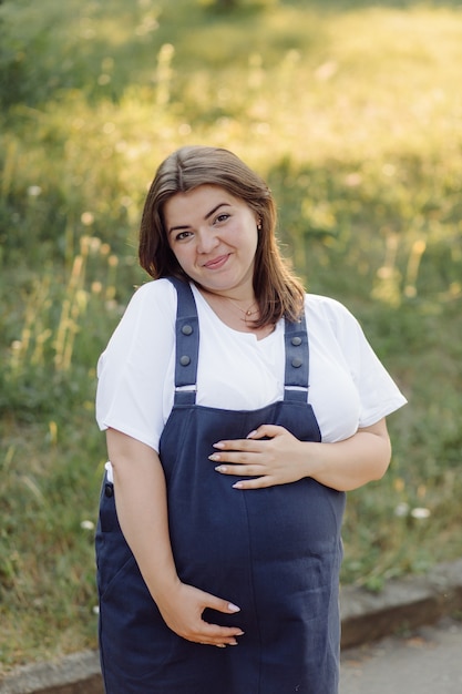 Pregnant woman posing in the park