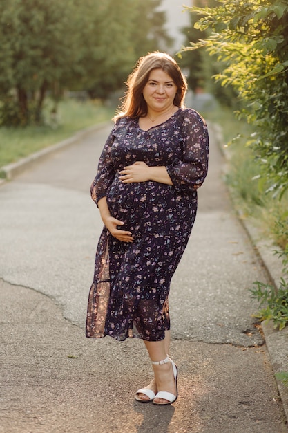 Pregnant woman posing in the park