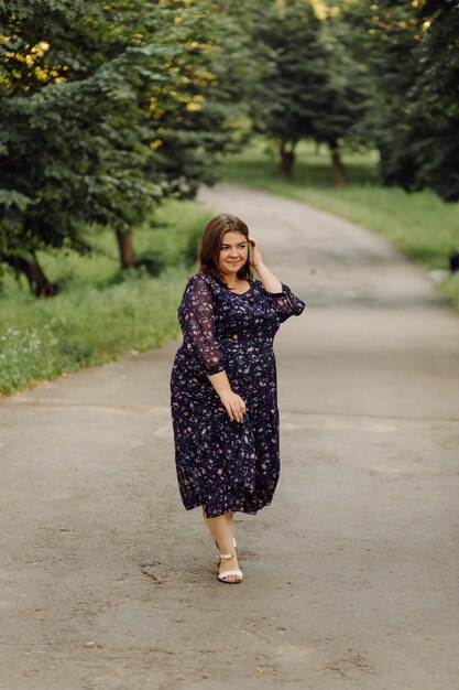 Pregnant woman posing in the park