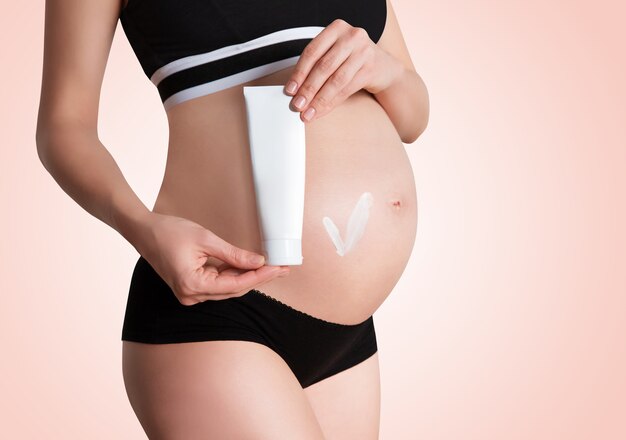 Увлажняющий крем для беременных женщин на животе