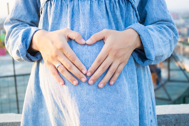 Pregnant women love the baby and wait for childbirth