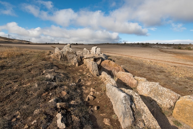 Prehistocric megalithische Dolmen in Mazariegos, de provincie van Burgos, Spanje.