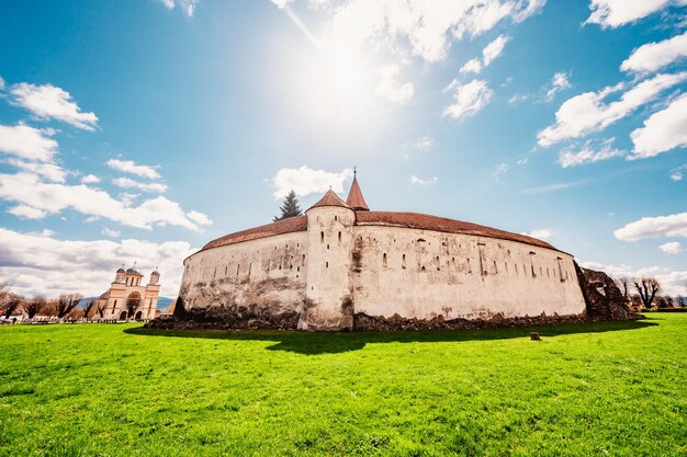 Prejmer Roemenië Weergave van versterkte kerk krachtige dikke muren in Transsylvanië Middeleeuwse versterkte Saksische kerk in Brasov county landmark