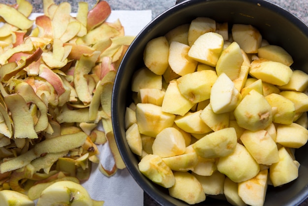 Preparation of applesauce