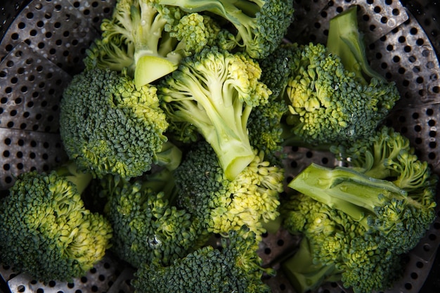 Foto preparazione dei broccoli alla cottura a vapore