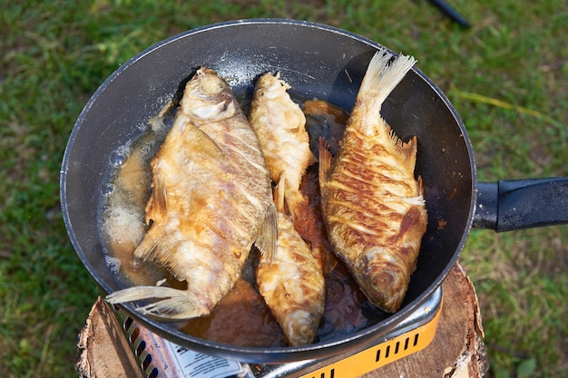 Preparation of fried fish in pan