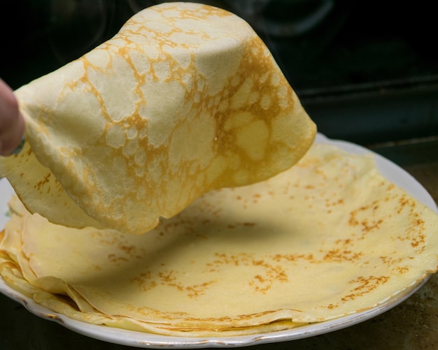 Preparation of pancakes in a frying pan