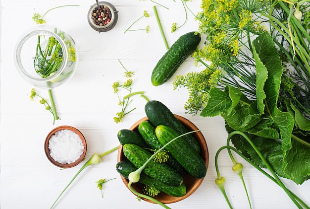 Preparation pickled marinated cucumbers, herbs and salt.