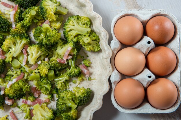 Preparation of quiche with broccoli, eggs and bacon