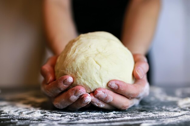 Prepare pizza dough hand