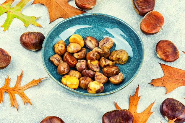 Photo prepared peeled roasted chestnuts appetizing dessert